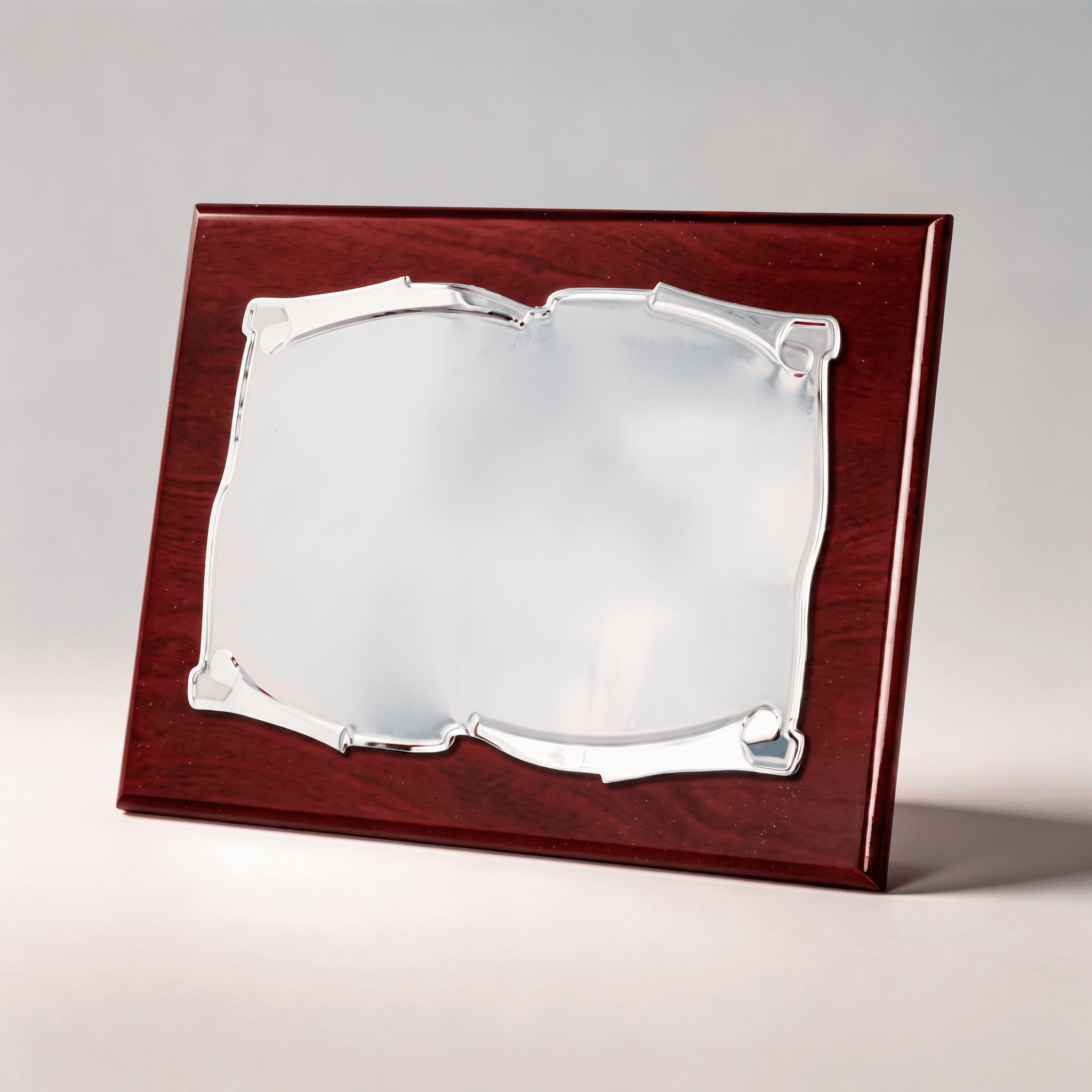 Placa homenaje CORBEIXE de madera lacada caoba con lámina plateada en forma de pergamino