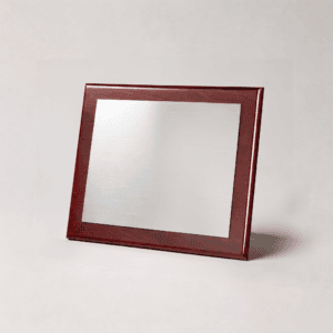 Placa homenaje ROZADELA de madera lacada caoba con lámina plateada cepillada
