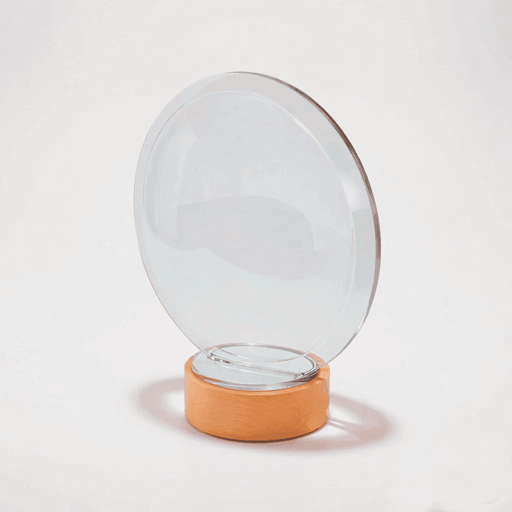 Trofeo Neve de cristal circular con base de madera
